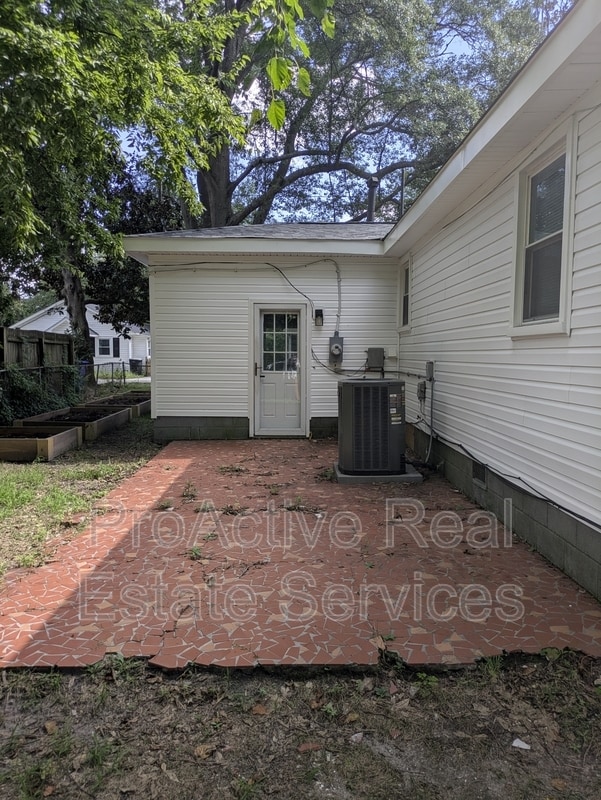 Building Photo - 1036 Ivaloo St