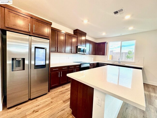 Building Photo - 2850 Talkeetna St