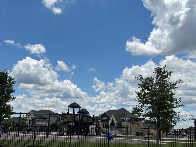 Building Photo - 105 Pearland St