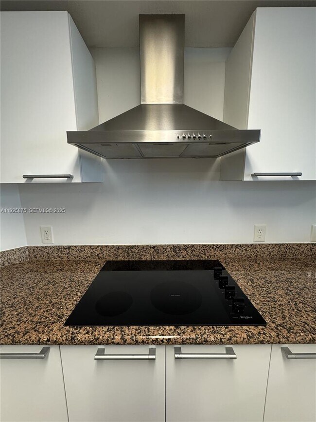 Building Photo - 170 SE 14th St