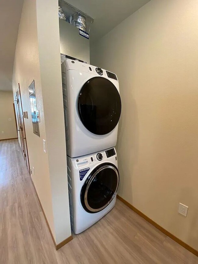 Building Photo - Midway Flats, LLC