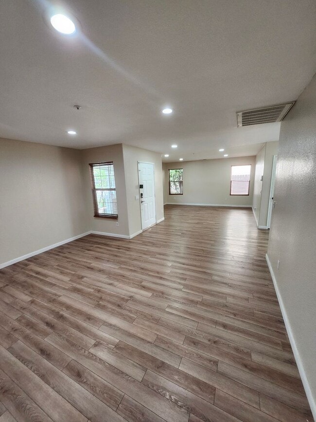 Building Photo - Beautiful 5 Bedroom House fully remodeled....