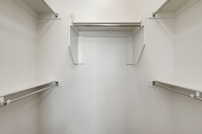 Building Photo - Gated Community Amazing ameneties