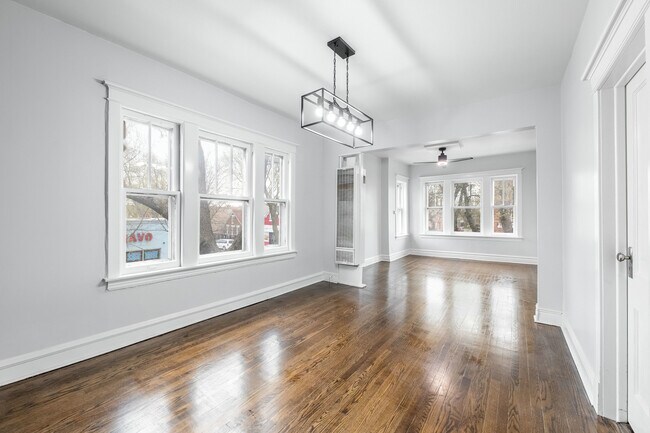 Building Photo - 3000 S Homan Ave