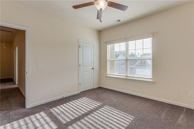 Building Photo - 5317 Burrus Ln