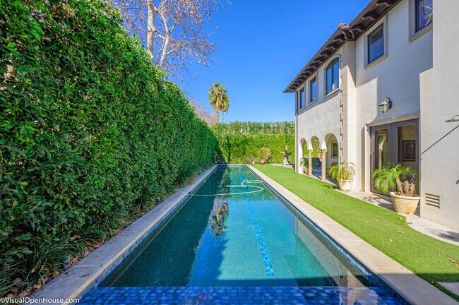 Building Photo - 11159 La Maida St