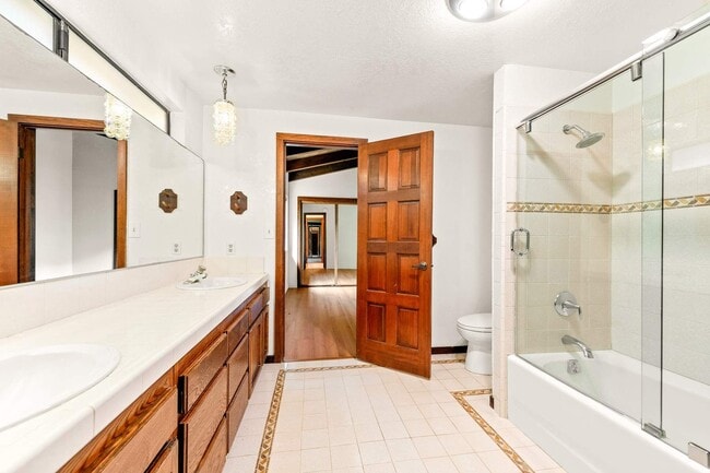 Building Photo - 3636 Malibu Country Dr