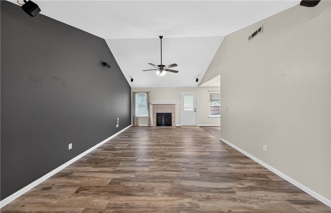 Building Photo - 903 Tyra Ln