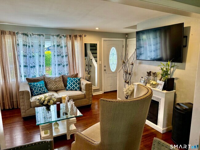 Building Photo - 15 Edwards St