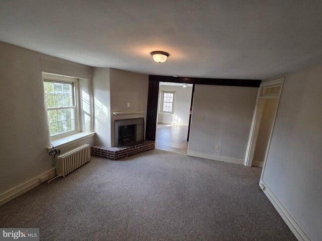 Building Photo - 2022 E Main St