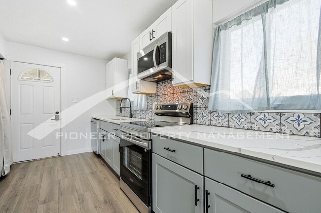 Building Photo - Charming Home with Washer/Dryer and Storage Shed