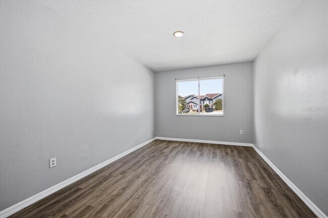 Building Photo - 102 Mango Dr