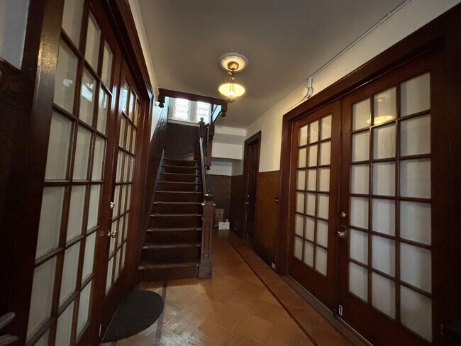 Building Photo - 174 N Goodman St