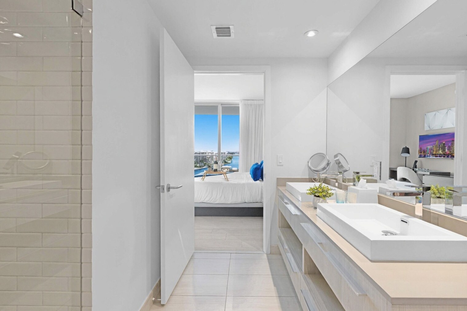 Building Photo - 4010 S Ocean Dr