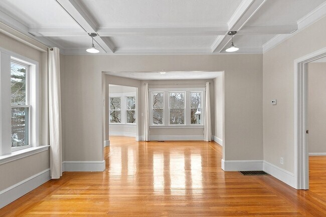 Building Photo - 920 Pleasant St