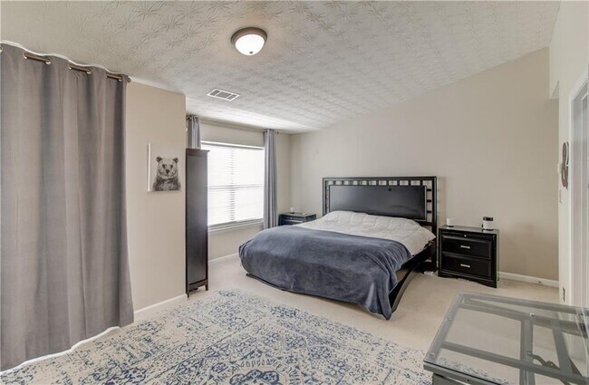 Building Photo - 2230 Hawks Bluff Trail NW