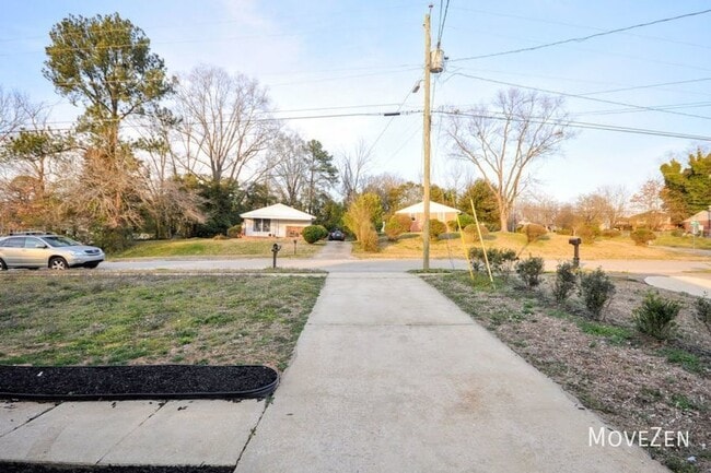 Building Photo - 708 Hadley Rd