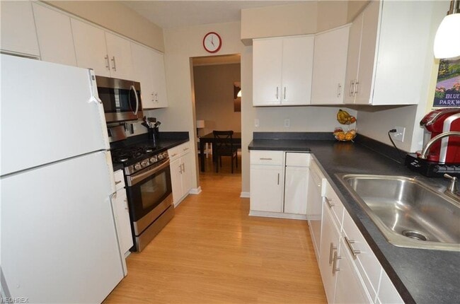 Building Photo - 14927 Royal Ridge Ln