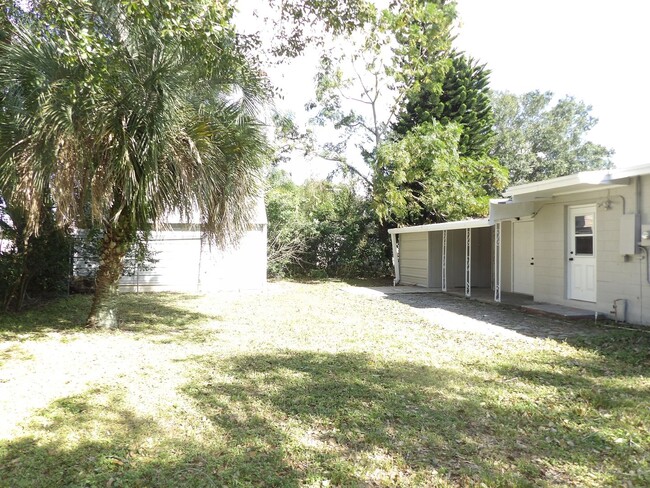 Building Photo - 3 Bedroom, 1 Bath, 1 car Carport