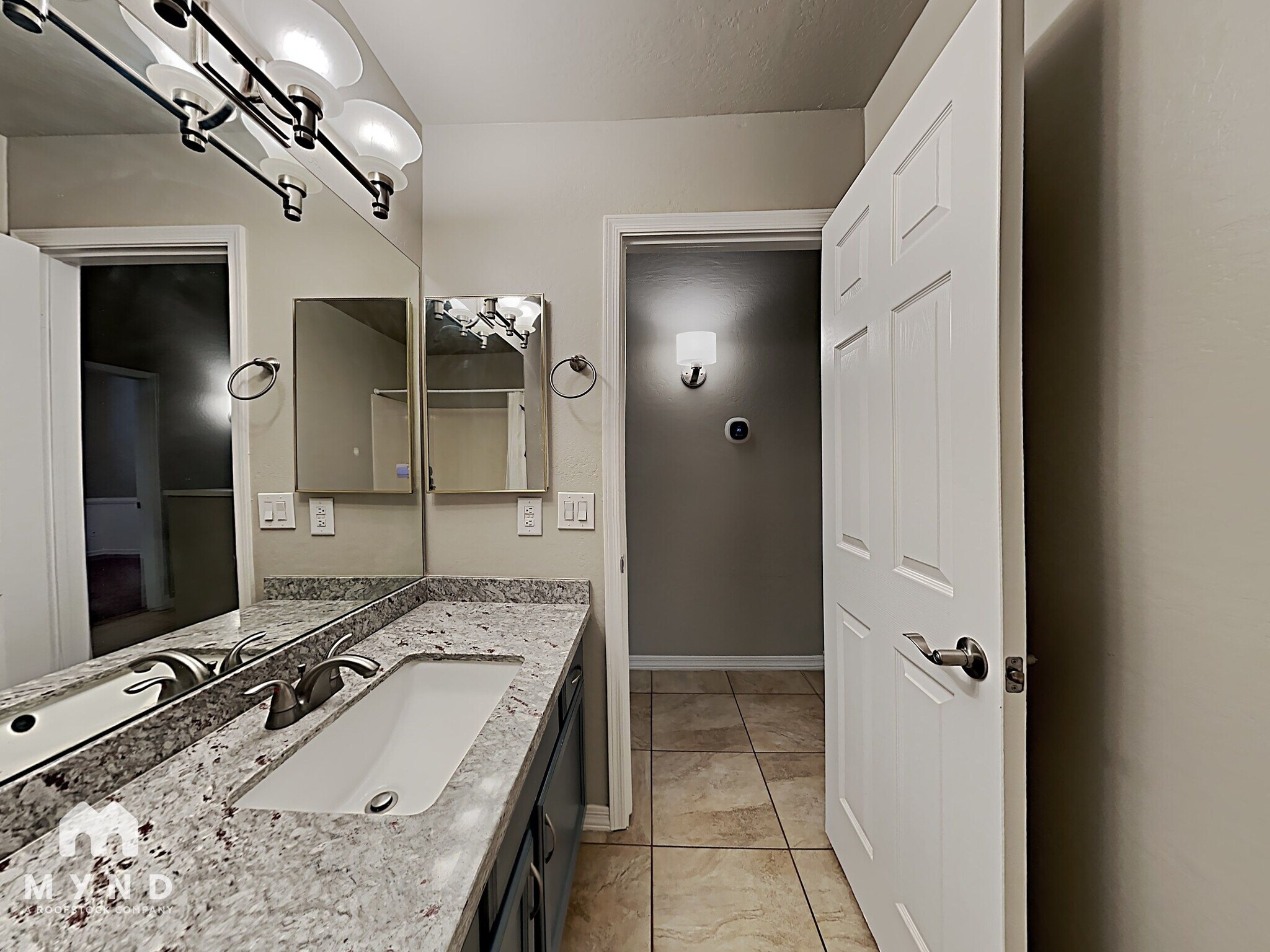 Building Photo - 1865 E Chilton Dr