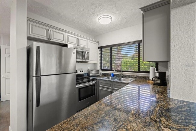 Building Photo - 2785 Bayside Dr S