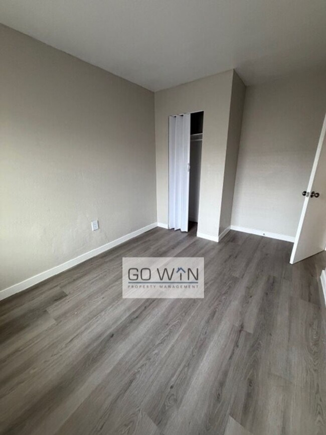 Building Photo - 1537 W Pierce St