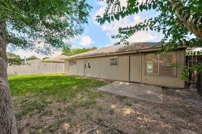 Building Photo - 14119 Bella Dr