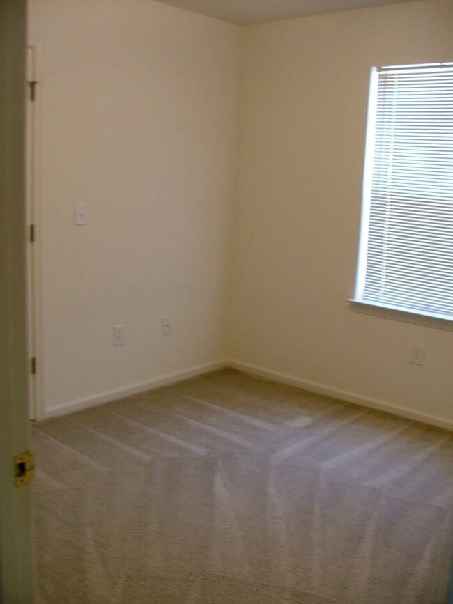Building Photo - 101 Springwood Ln