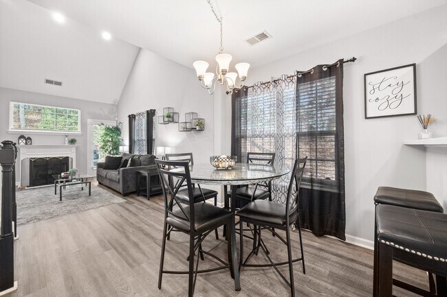 Building Photo - This immaculate 3-bed, 2.5 bath townhome in the Olde Stone Crossing community with the primary be...