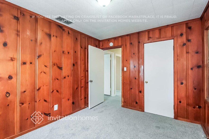 Building Photo - 2223 Juliesse Ave