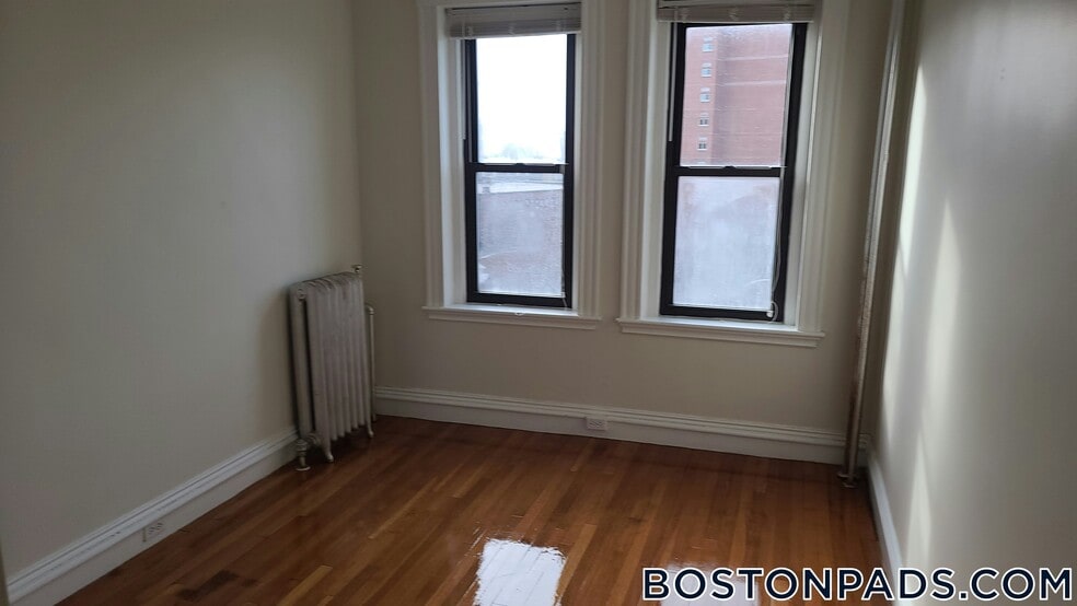 Building Photo - 17-19-19 Washington St S