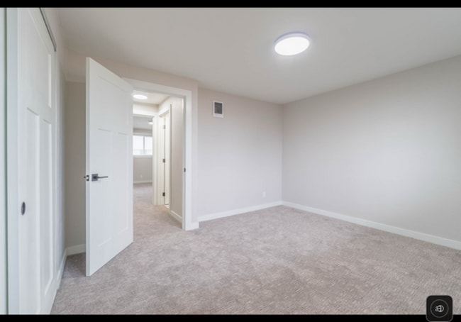 Building Photo - 118 S 53rd St