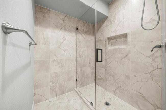 Building Photo - 6014 E University Blvd