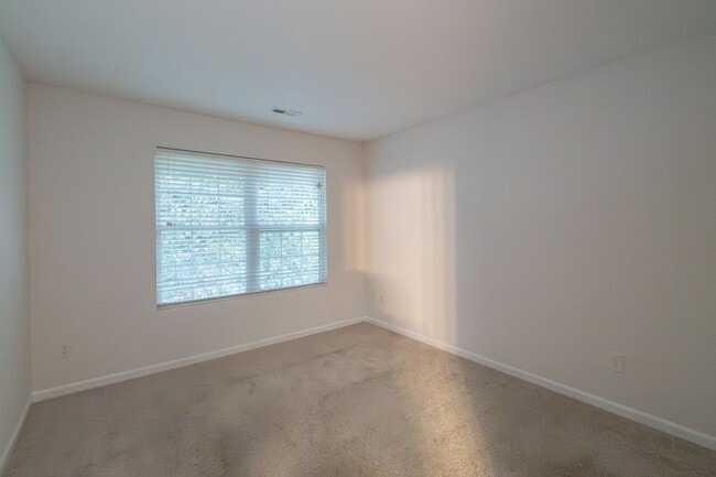 Building Photo - Spacious Home with Oversized Bedrooms & Op...