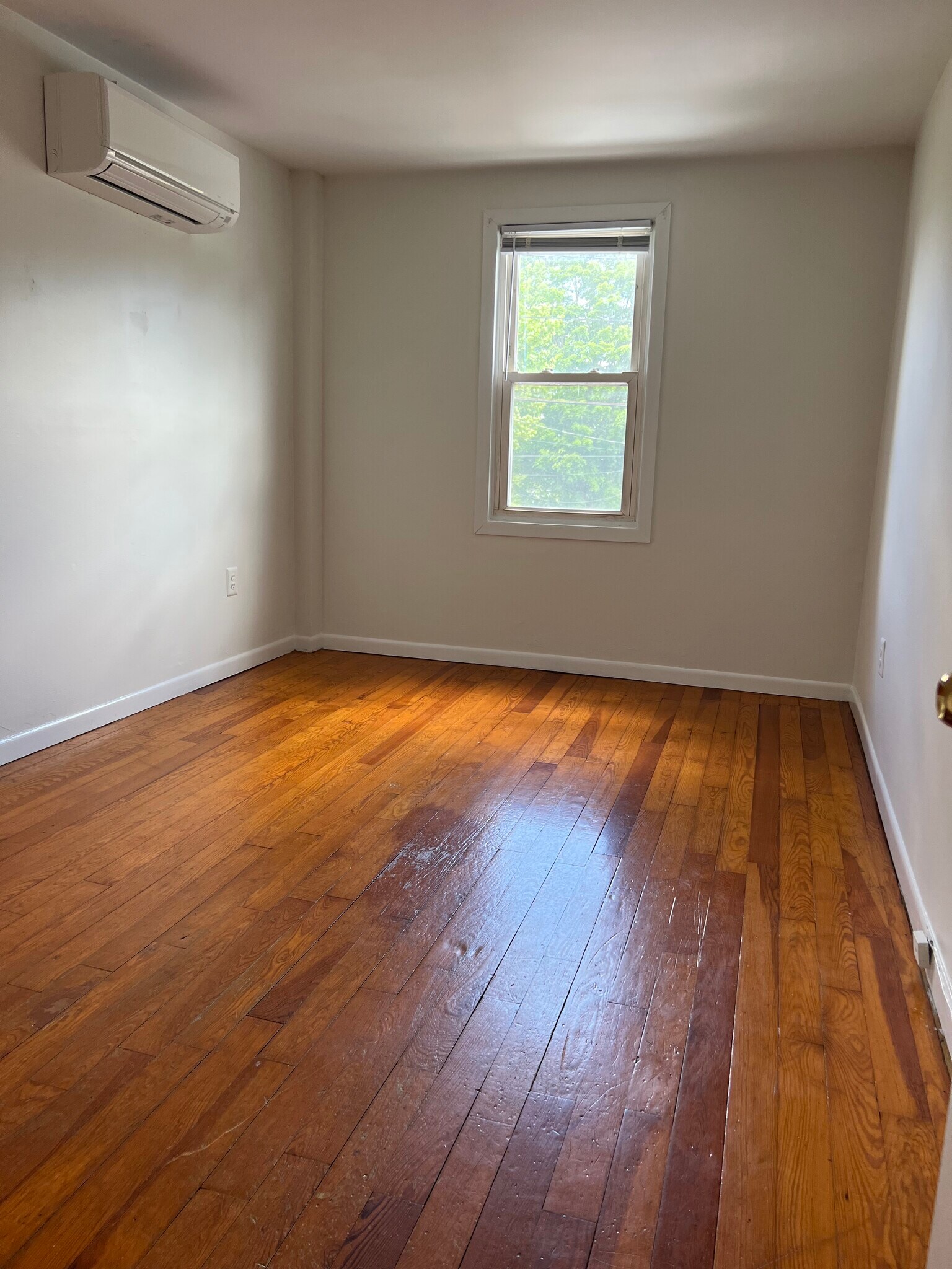 Building Photo - 234 River Dr