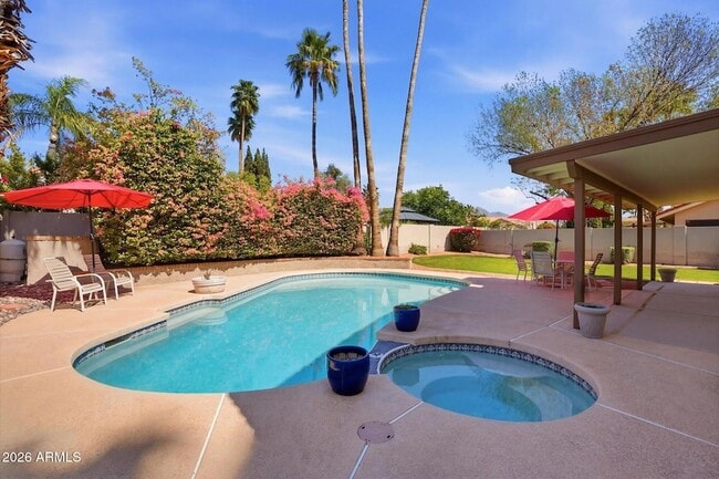 Building Photo - 9012 E Sutton Dr