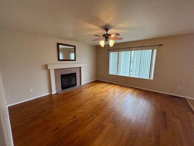 Building Photo - 4 Bed 3.5 Bath