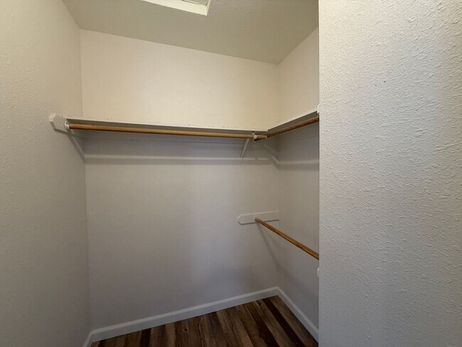 Building Photo - Must See!! Gorgeous 2 Bedroom, 2 Bathroom ...
