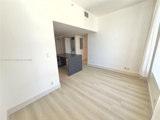 Building Photo - 111 E Flagler St