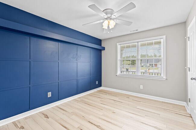 Building Photo - 214 Tall Tree Court