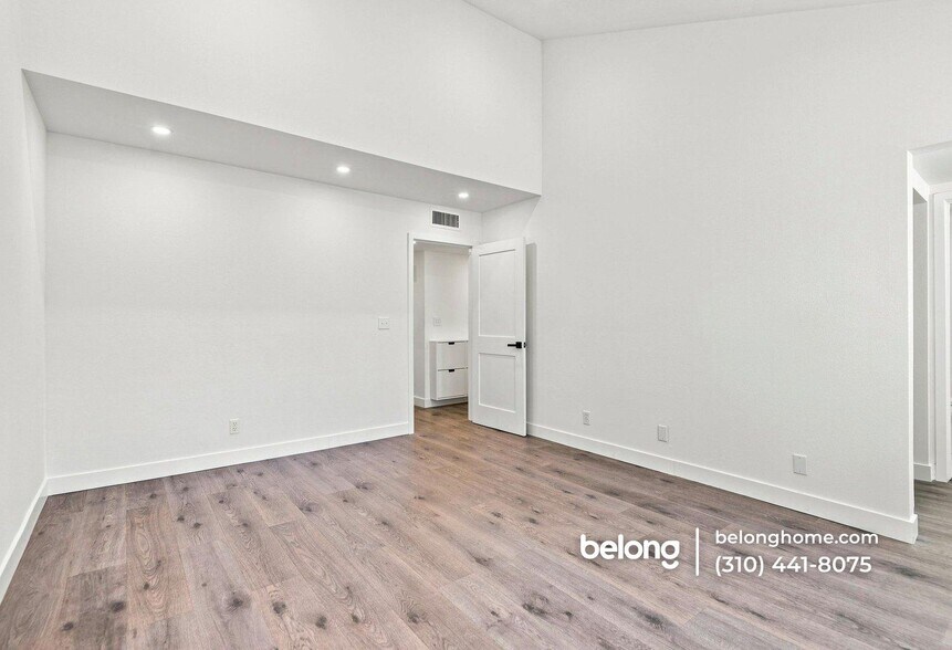 Building Photo - 8154 Manitoba St