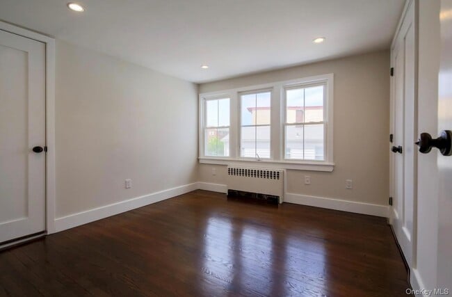 Building Photo - 3 Spring St