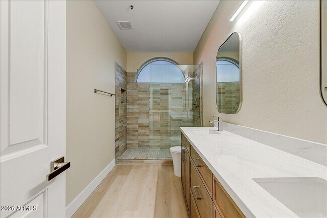 Building Photo - 13045 E Shangri La Rd