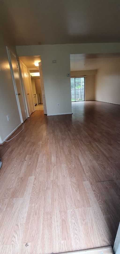 Building Photo - Condo for rent with parking and yard large...