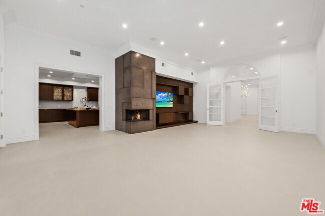 Building Photo - 475 Martin Ln