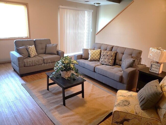 Building Photo - LOOKING FOR MORE SPACE? TRY US! 3 BD, 2 BA TOWN HOME IN TEA!