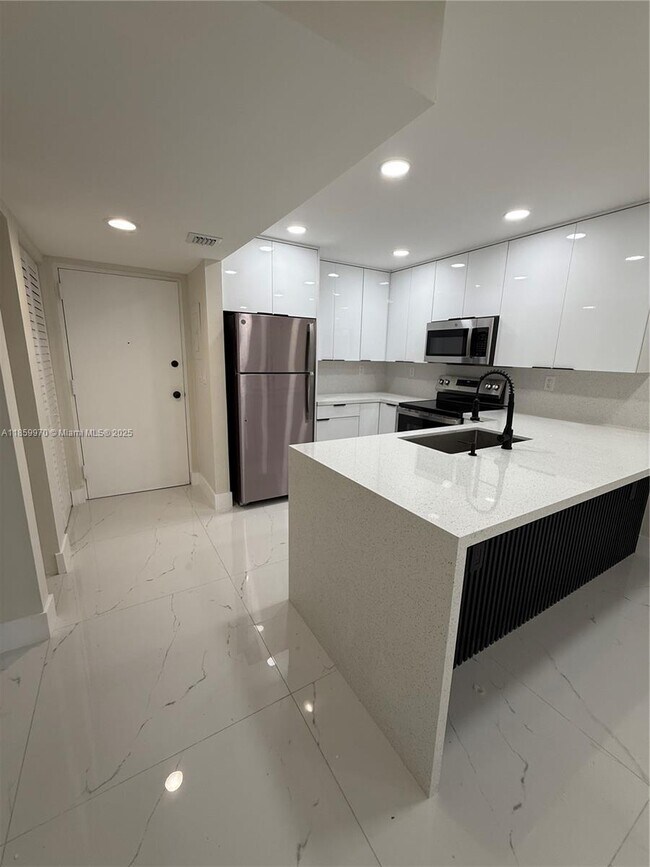 Building Photo - 8002 SW 149th Ave