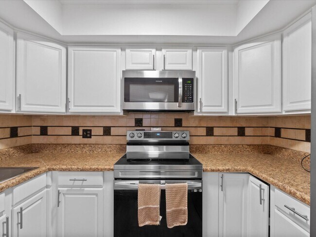 Building Photo - 4025 Village Dr