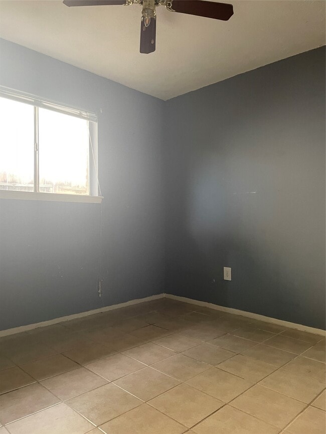 Building Photo - 10751 Corona Ln