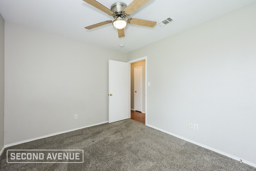 Building Photo - 406 Lone Star Park Ln